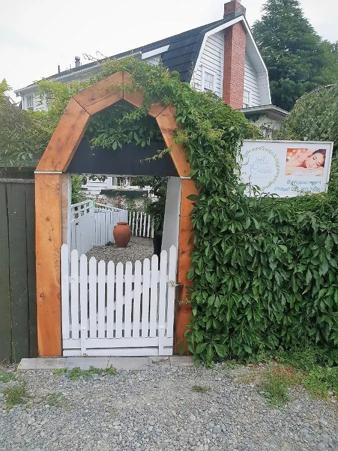 Guest house Enchanted Escape Picton
